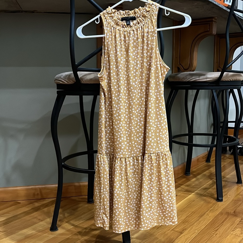 Banana Republic Dress, gorgeous and so soft. Super comfortable, yet elegant! - Picture 2 of 6